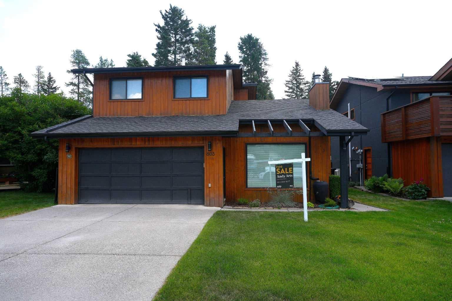 803 800 Larch Place — photo 1