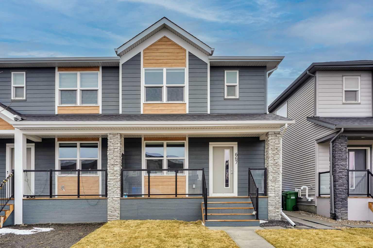 667 Wolf Willow Boulevard SE — photo 2