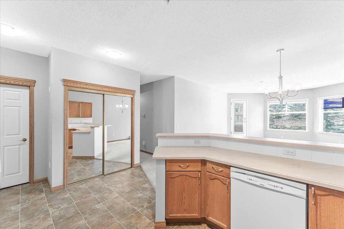 302, 200 Lincoln Way SW — photo 4