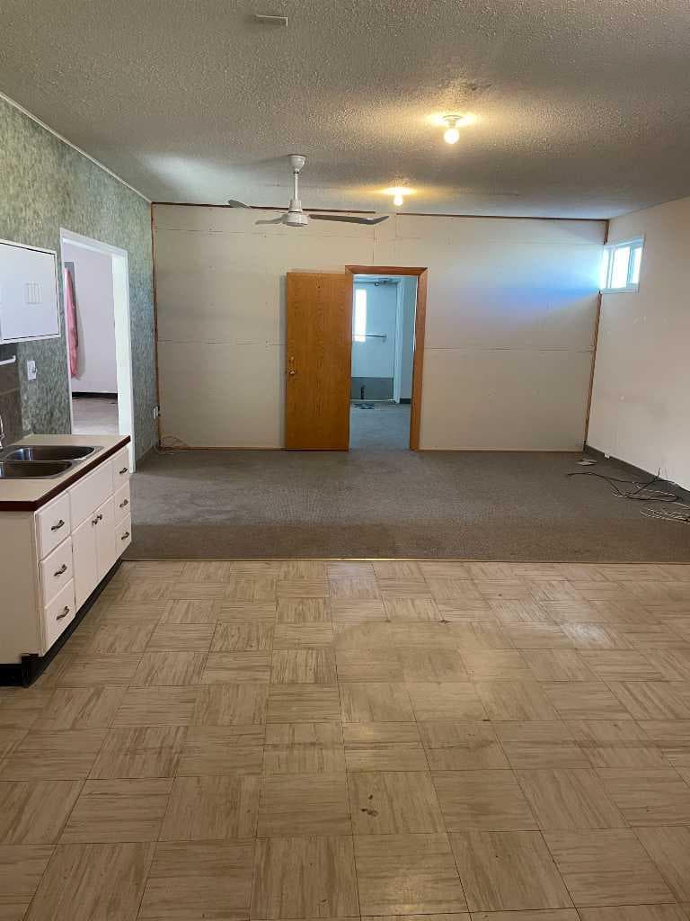 228 Centre Street NE — photo 4