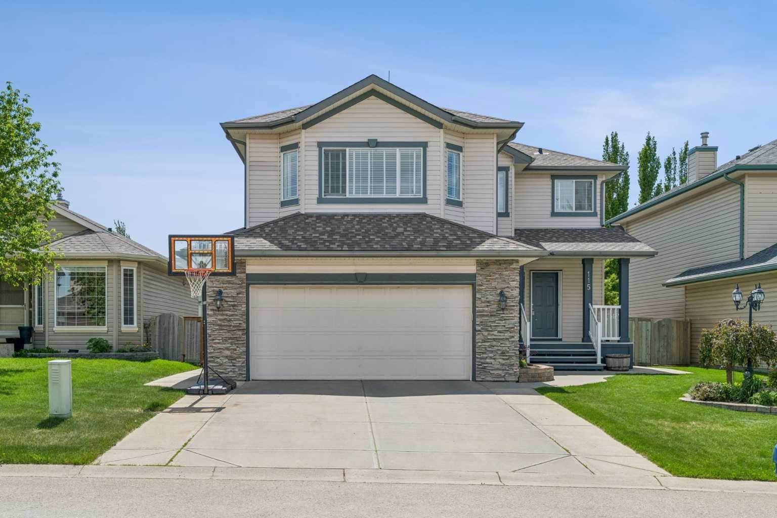 115 Cove Crescent — photo 1