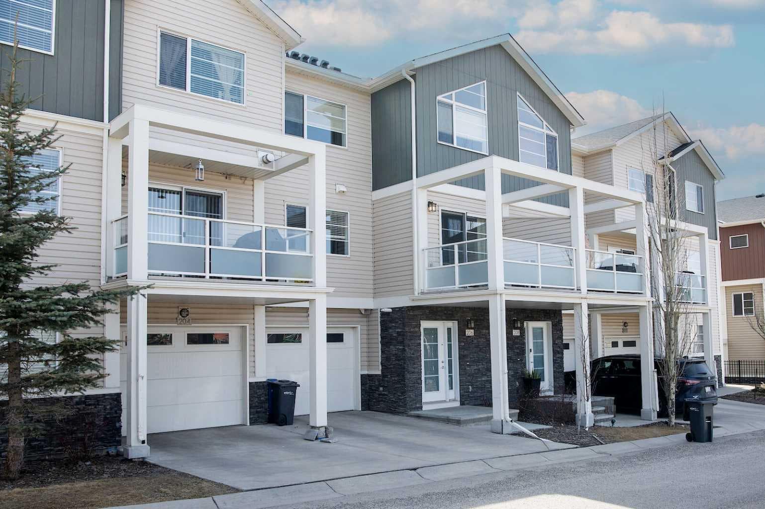 206 Redstone View NE — photo 1