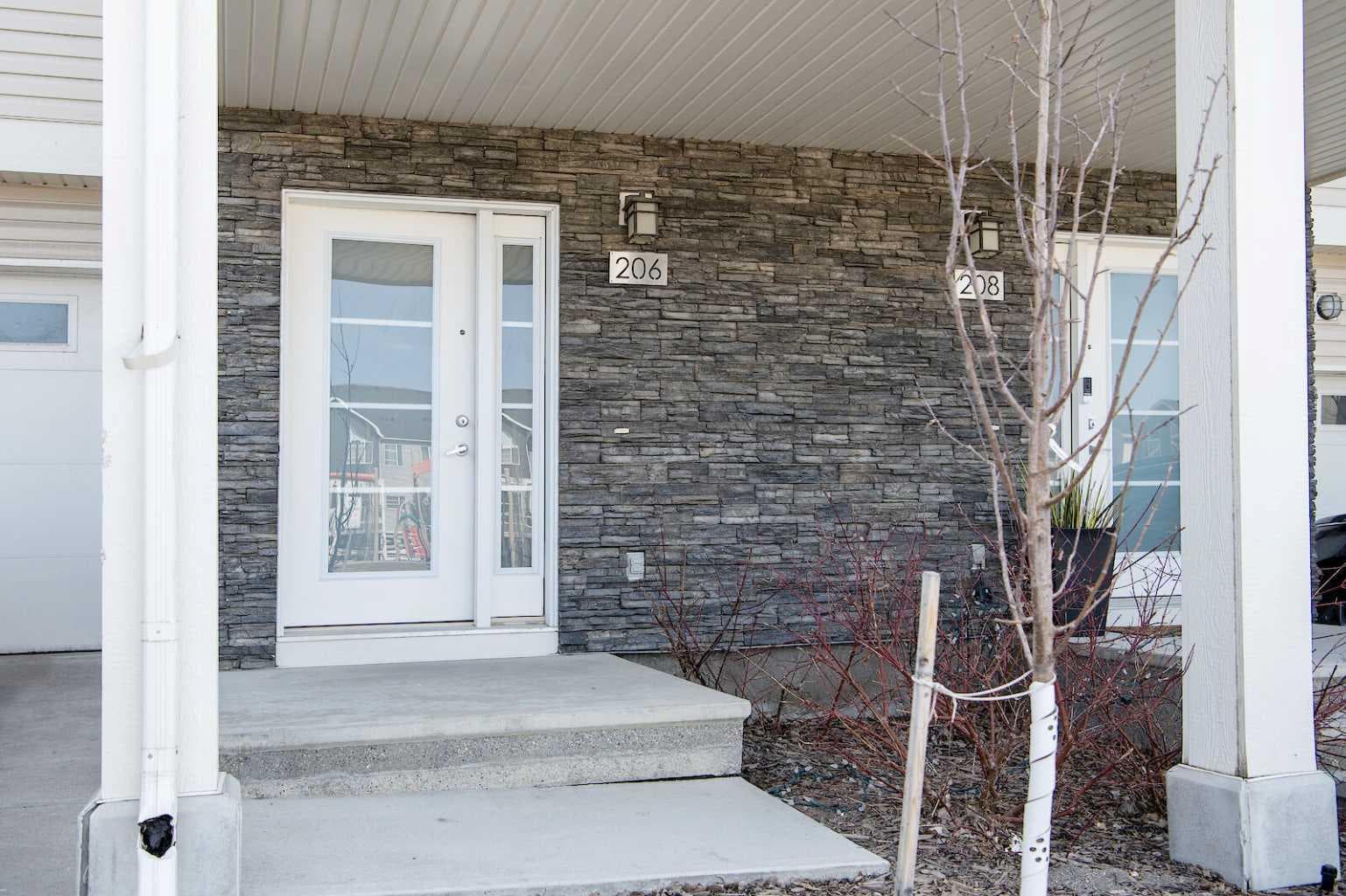 206 Redstone View NE — photo 2