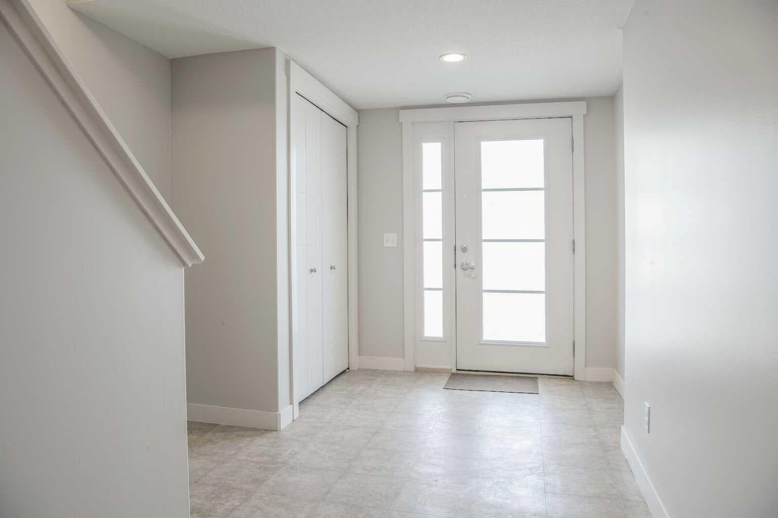 206 Redstone View NE — photo 3