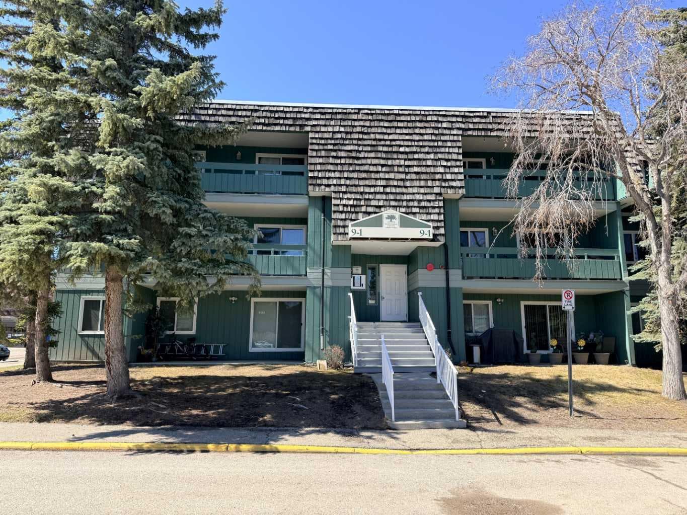 9302, 315 Southampton Drive SW — photo 1