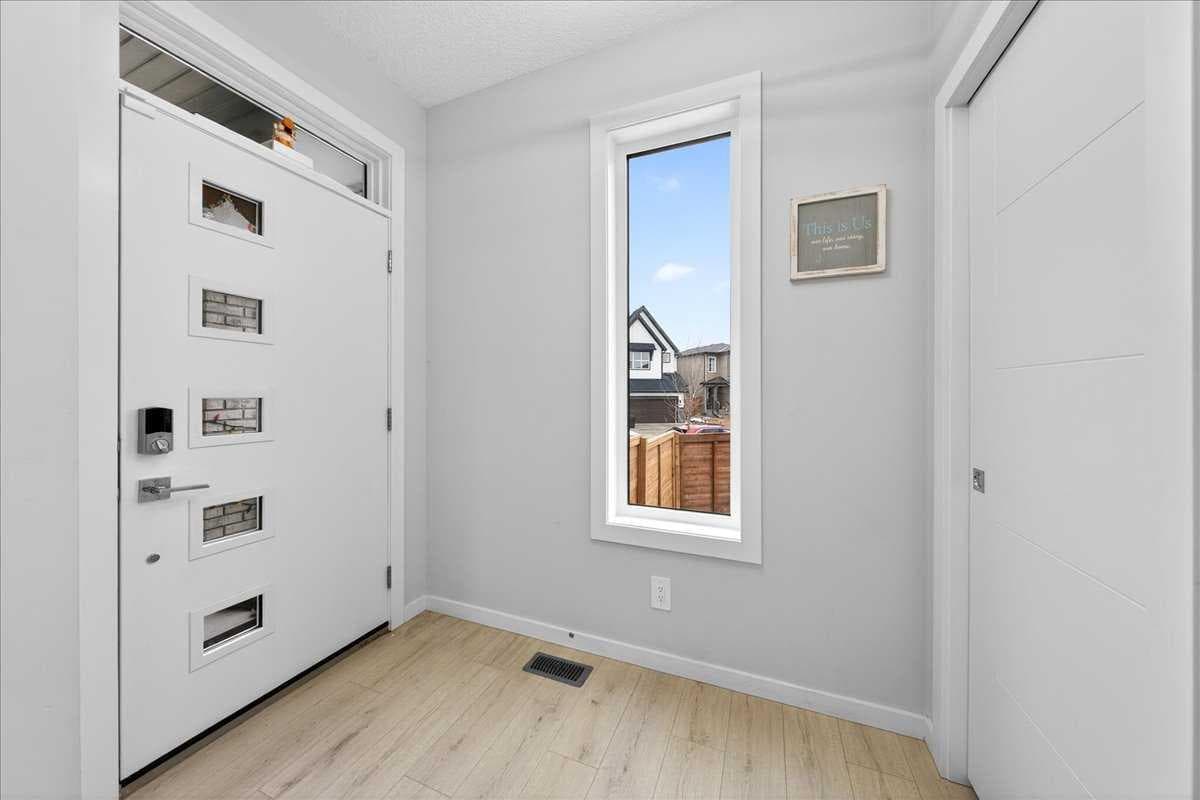 318 Walcrest Way SE — photo 4