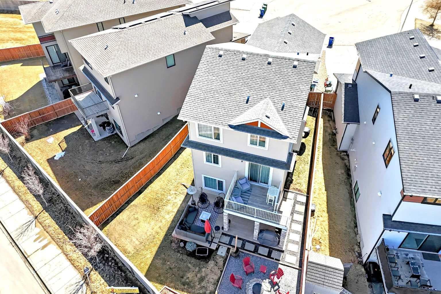 35 Walden Mount SE — photo 3