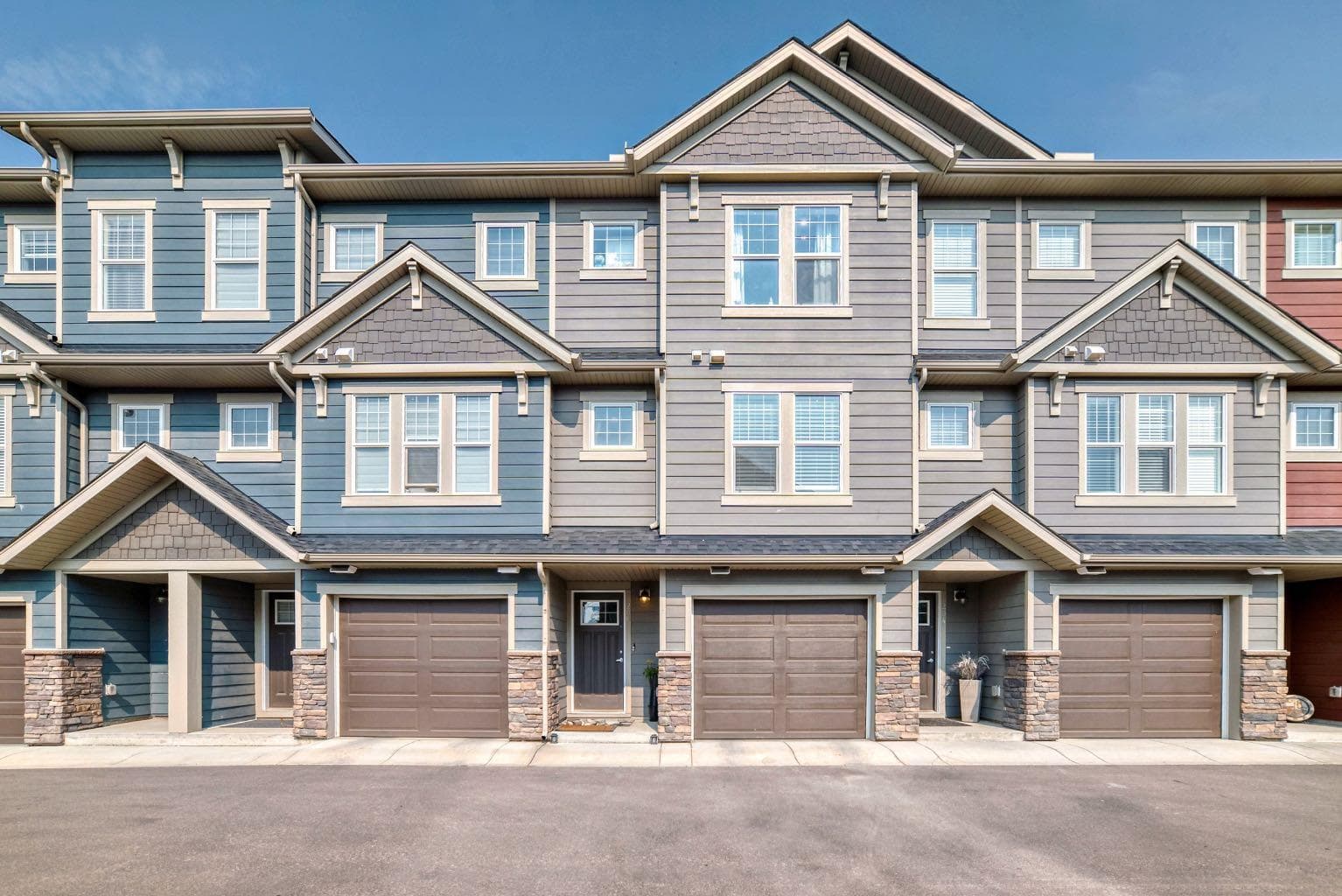 206 Cranbrook Square SE — photo 1