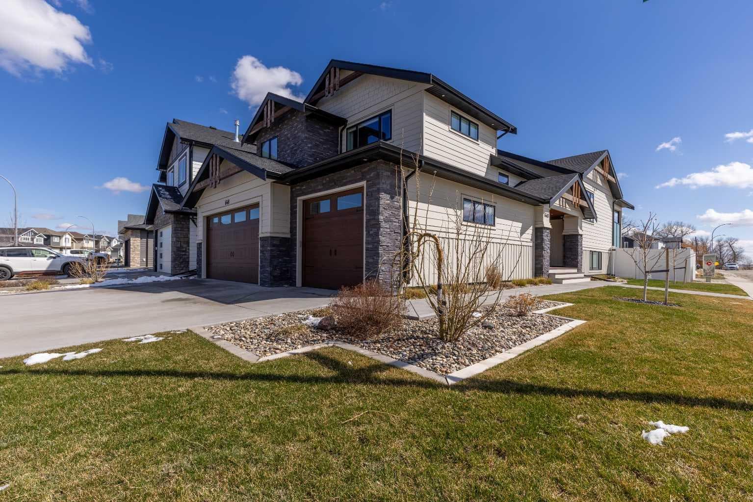 648 Sixmile Crescent S — photo 3