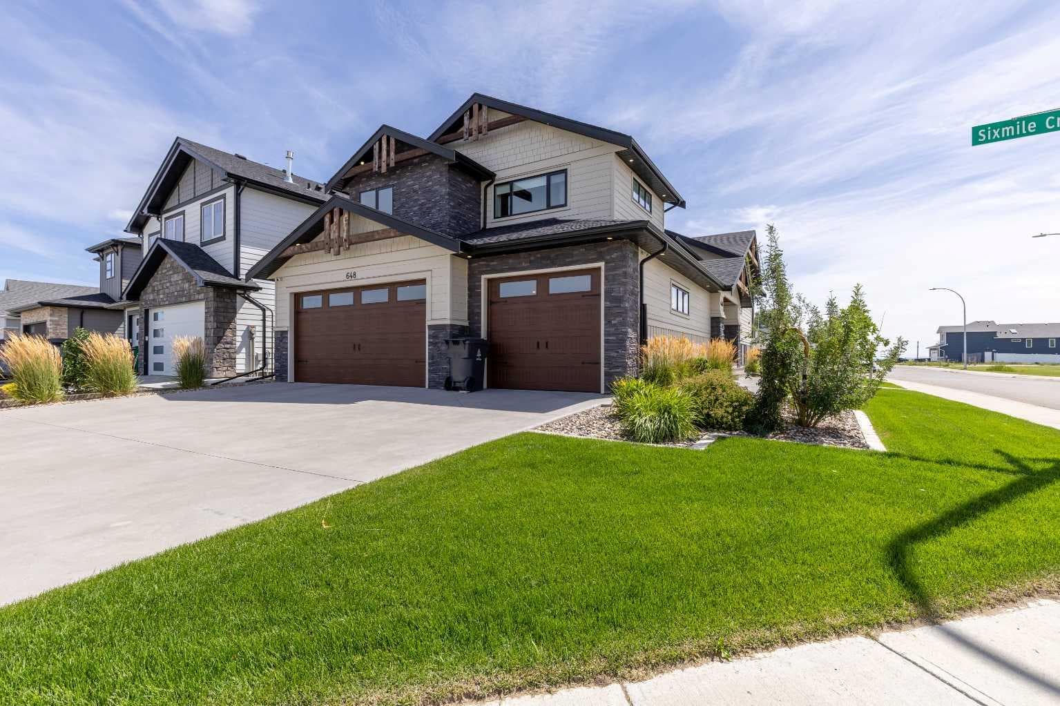 648 Sixmile Crescent S — photo 4