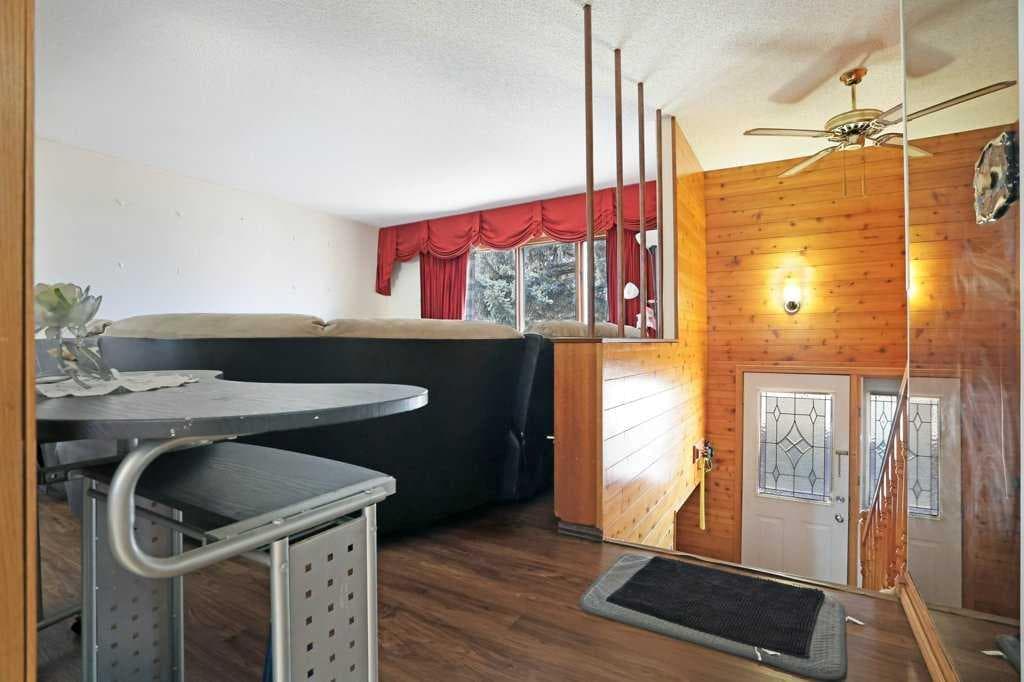 40 Charlesworth Crescent E — photo 4