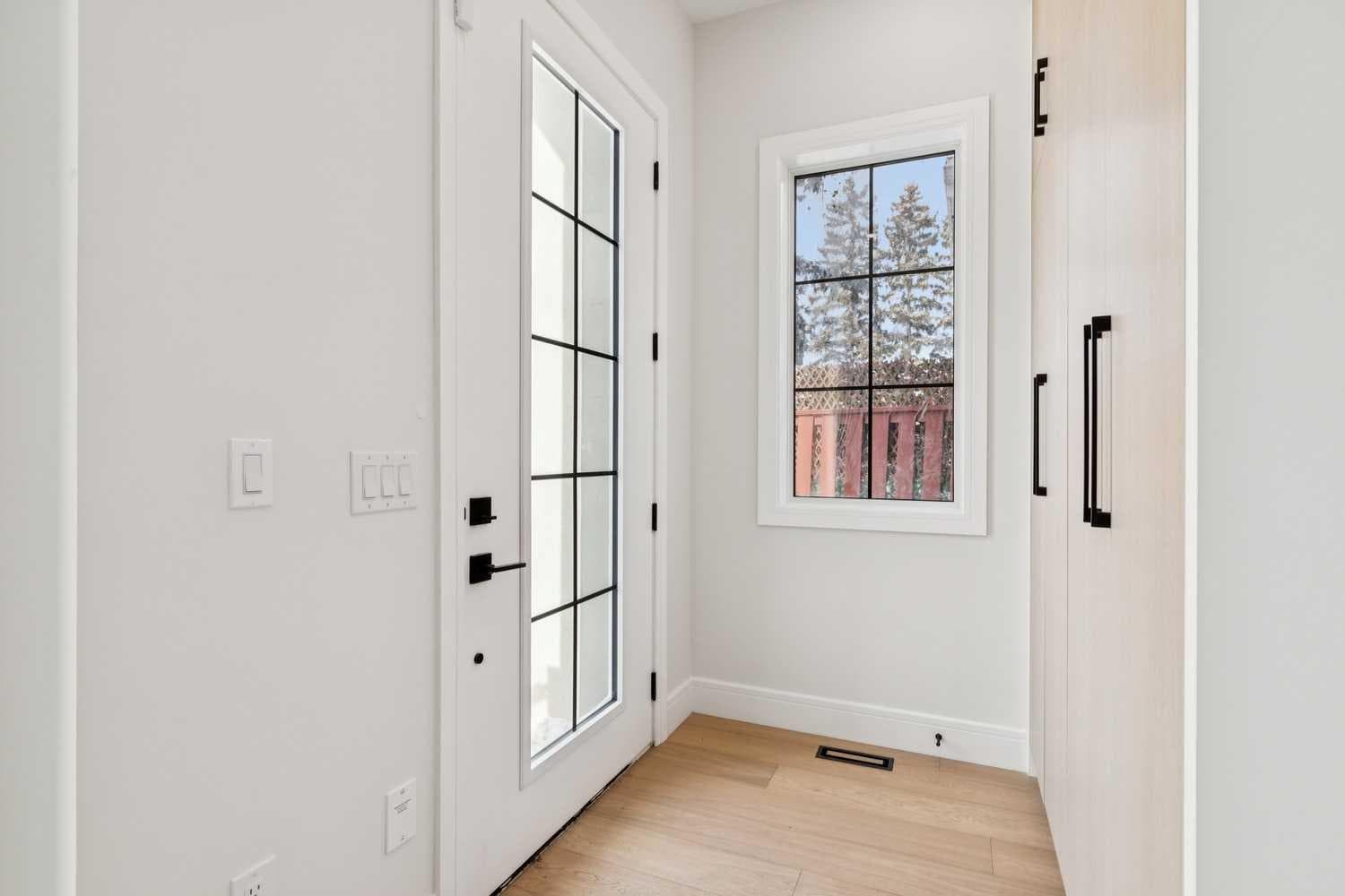 2810 38 Street SW — photo 3