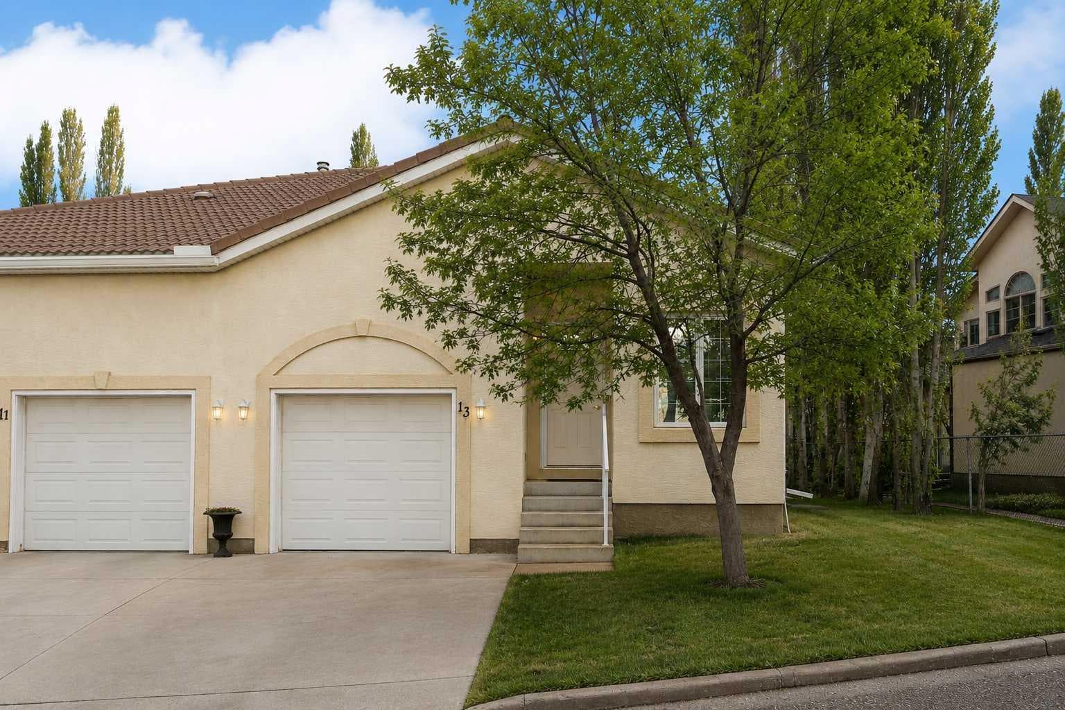 Semi Detached (Half Duplex) in Scenic Acres
