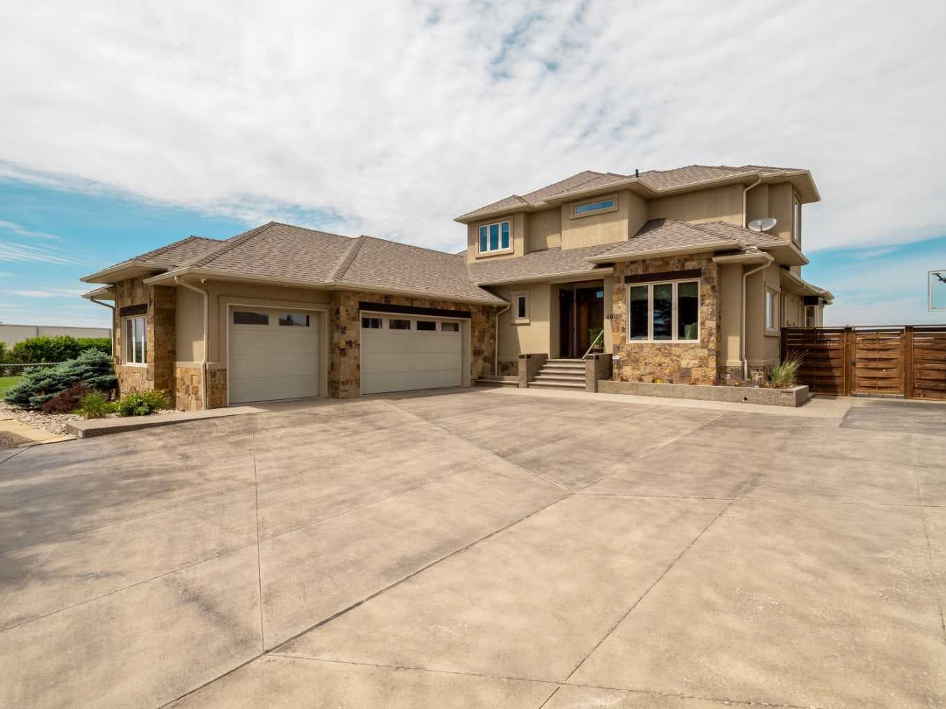 402 Meadow Lark Drive W — photo 1
