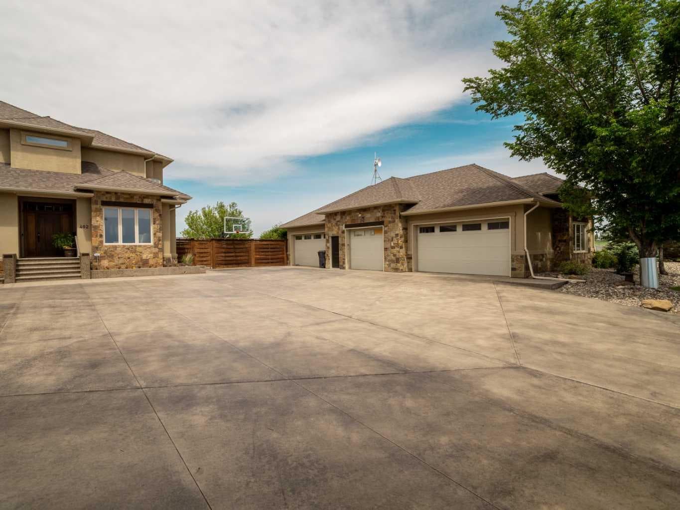 402 Meadow Lark Drive W — photo 2