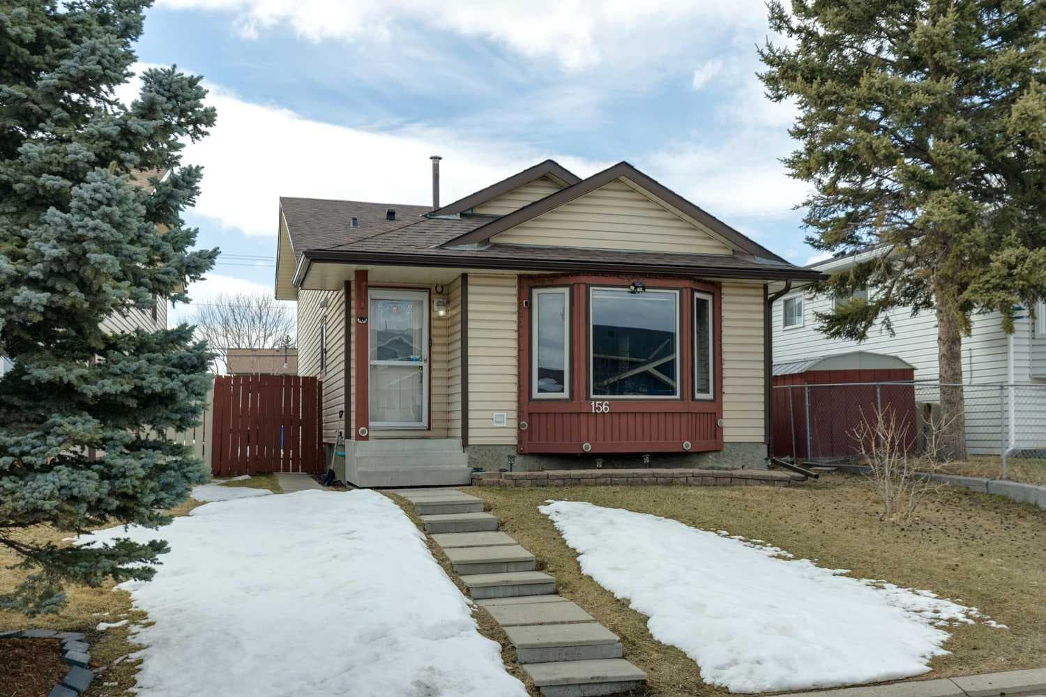 156 Falshire Close NE — photo 1