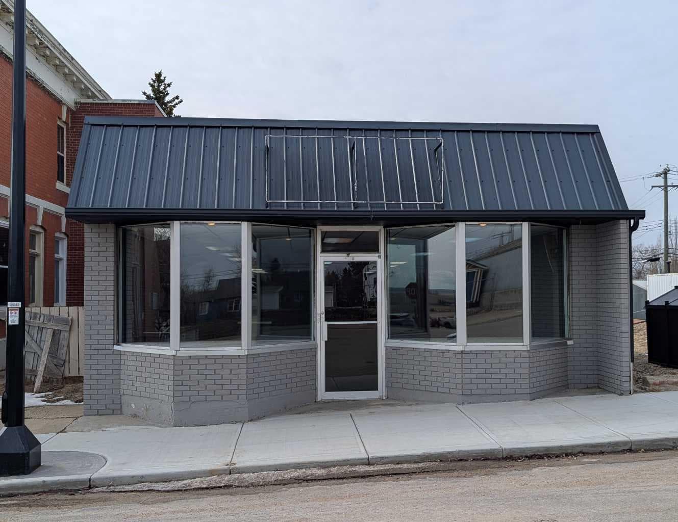 305 Main Street — photo 1