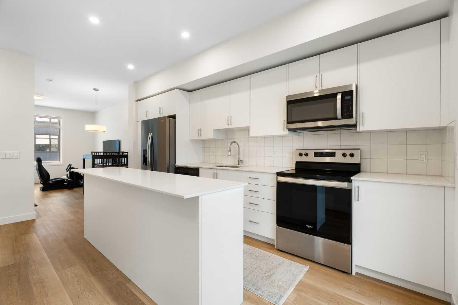 8528 21 Avenue SE — photo 3