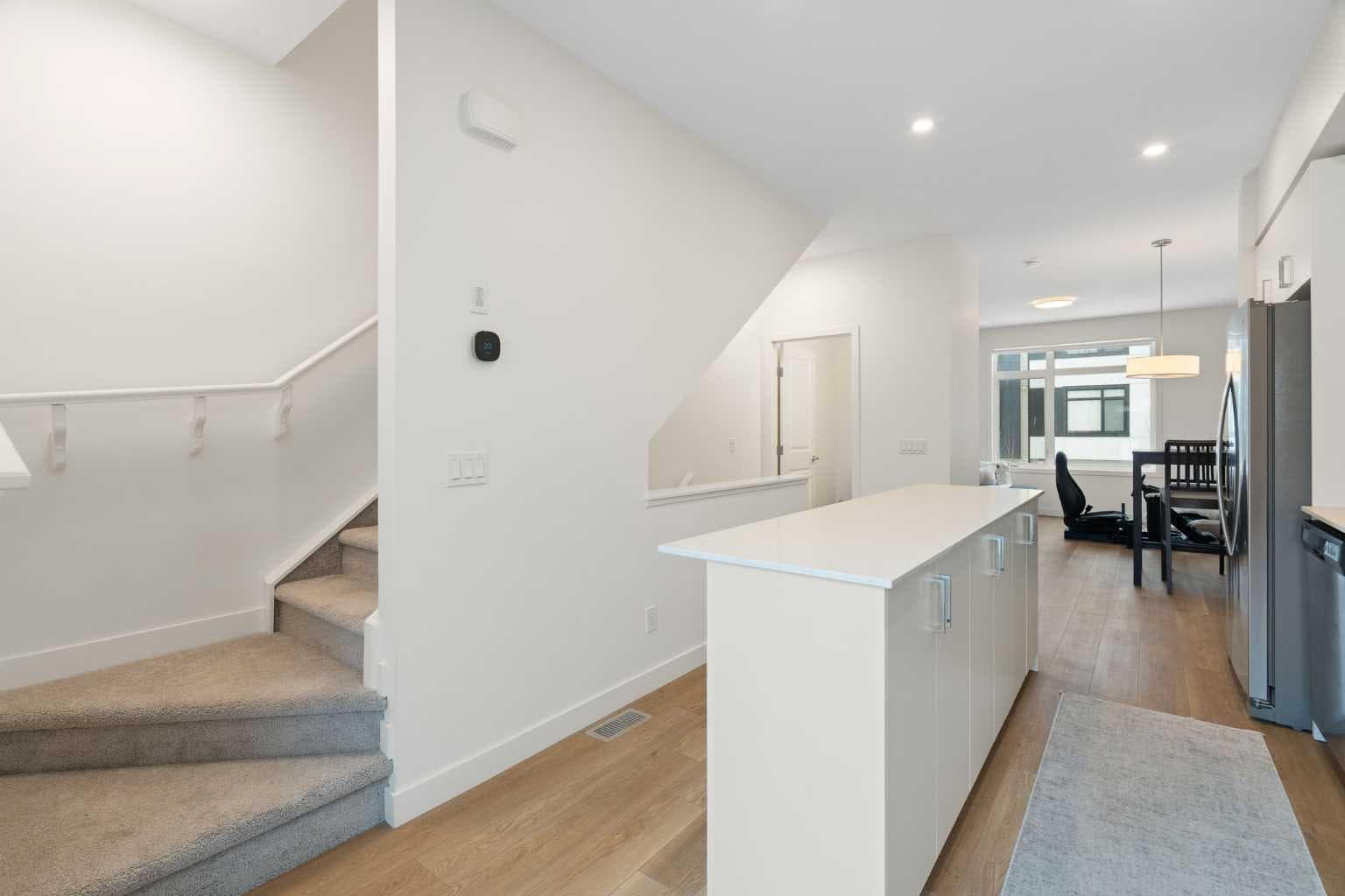 8528 21 Avenue SE — photo 4