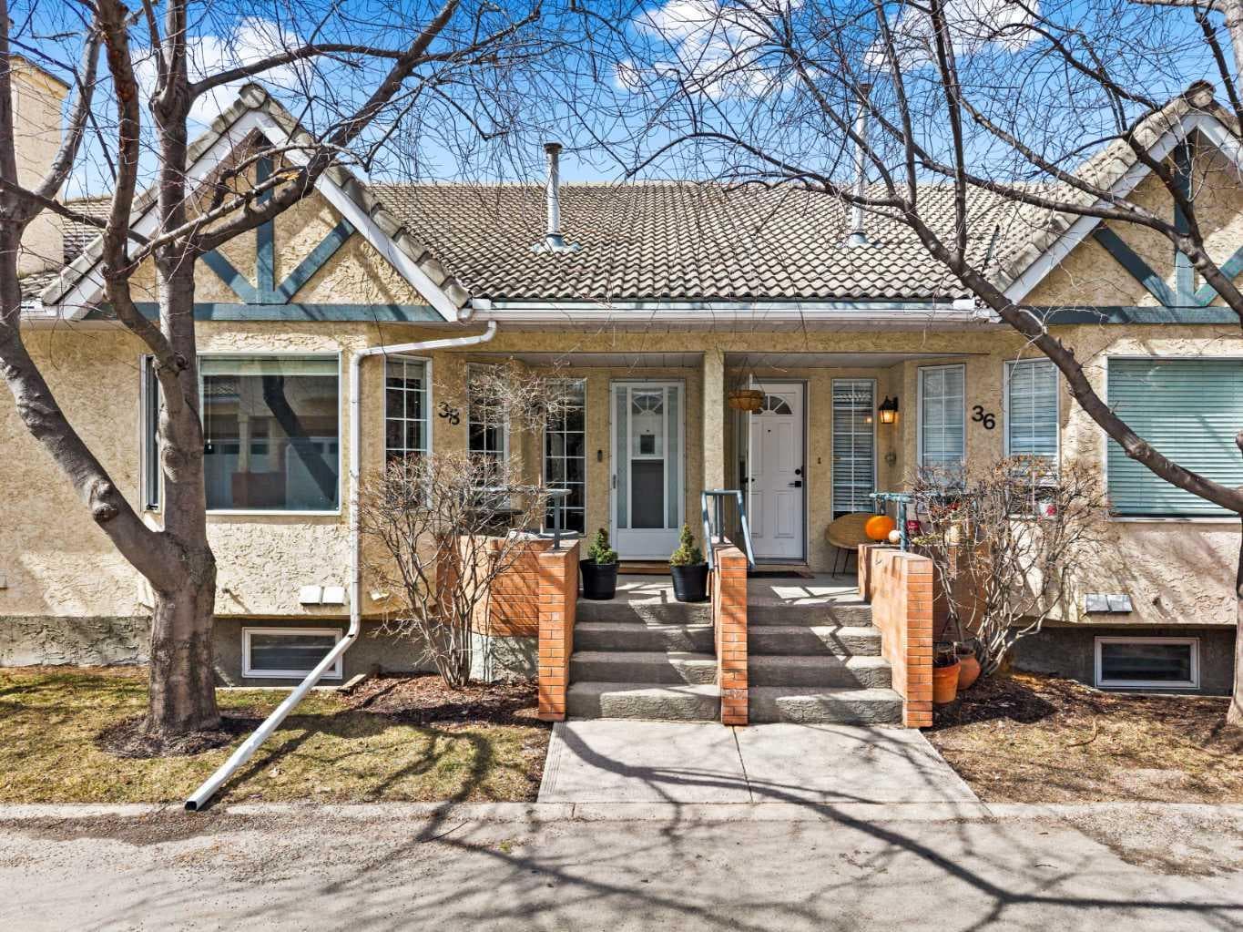 38 Richelieu Court SW — photo 1