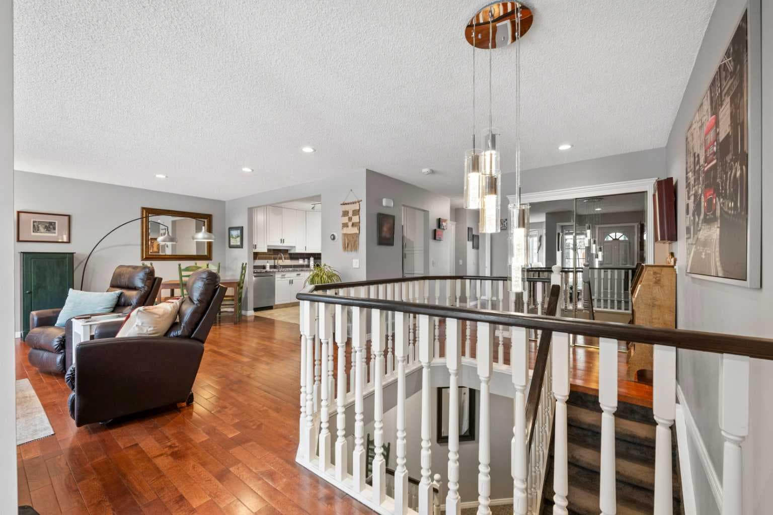 38 Richelieu Court SW — photo 3