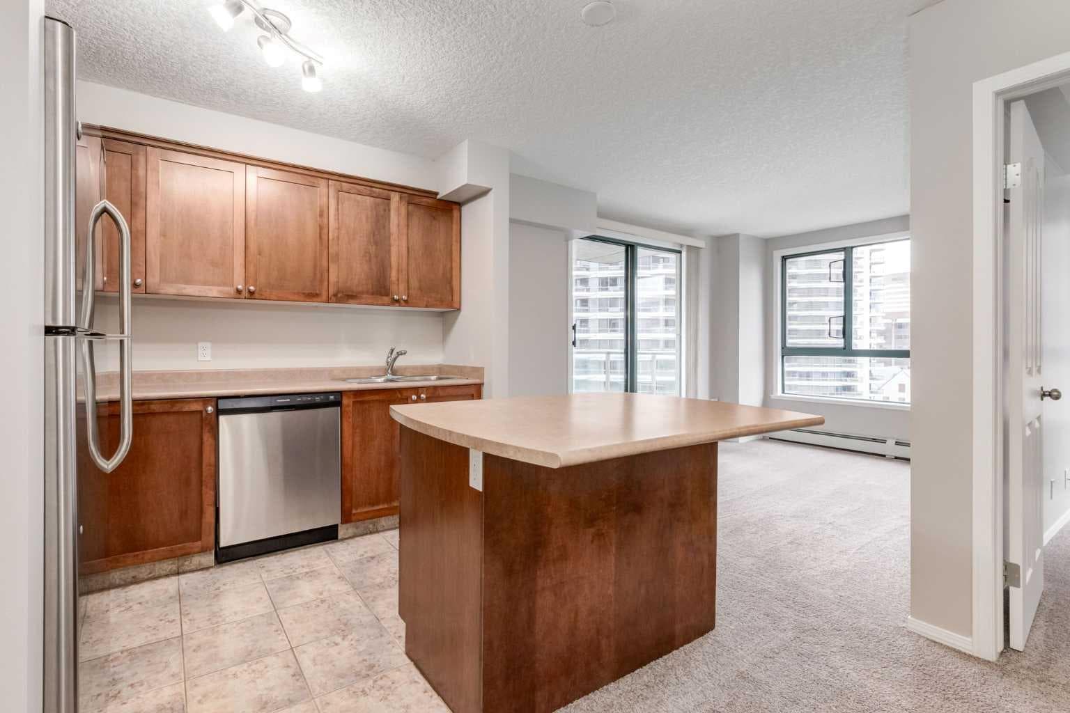 1014, 1111 6 Avenue SW — photo 3
