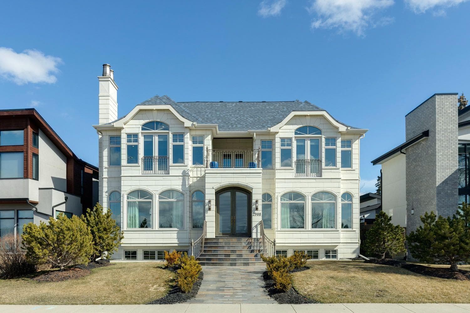 2908 Toronto Crescent NW — photo 1