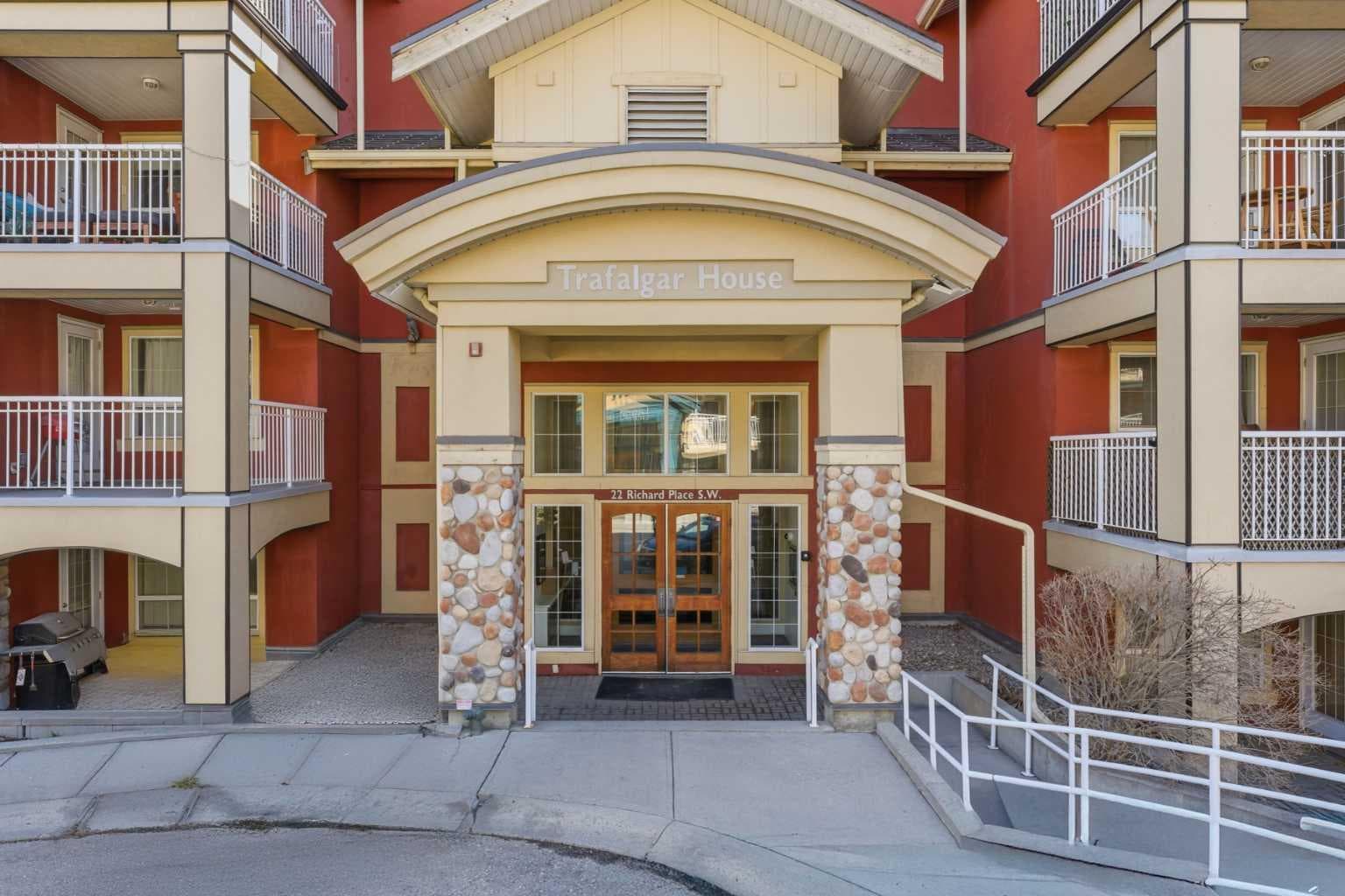 430, 22 Richard Place SW — photo 2