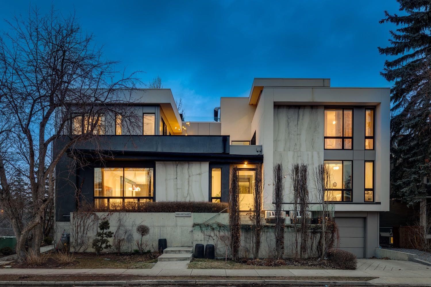 710 Rideau Road SW — photo 1