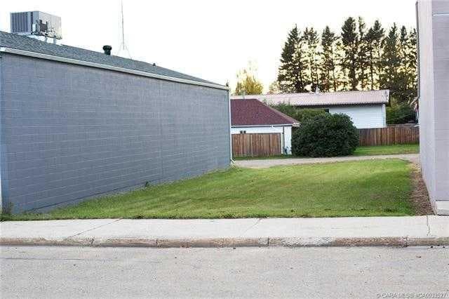 5106 50 Street — photo 2