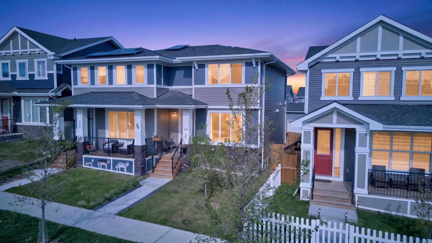 Semi Detached (Half Duplex) in Sunset Ridge