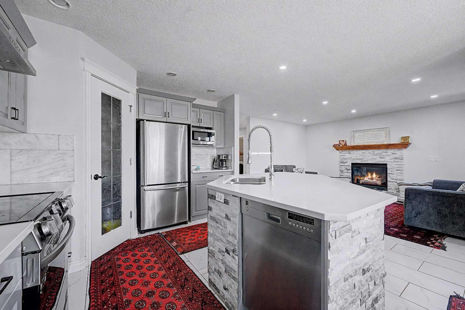 644 Luxstone Landing SW — photo 4