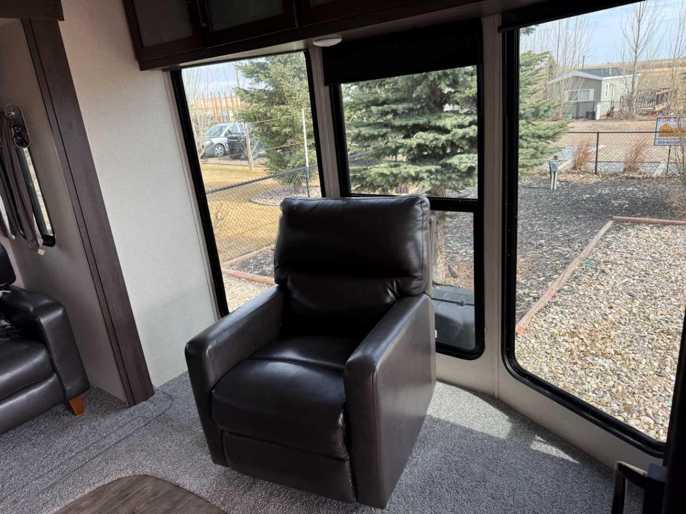 8 Travers Ridge Way — photo 3