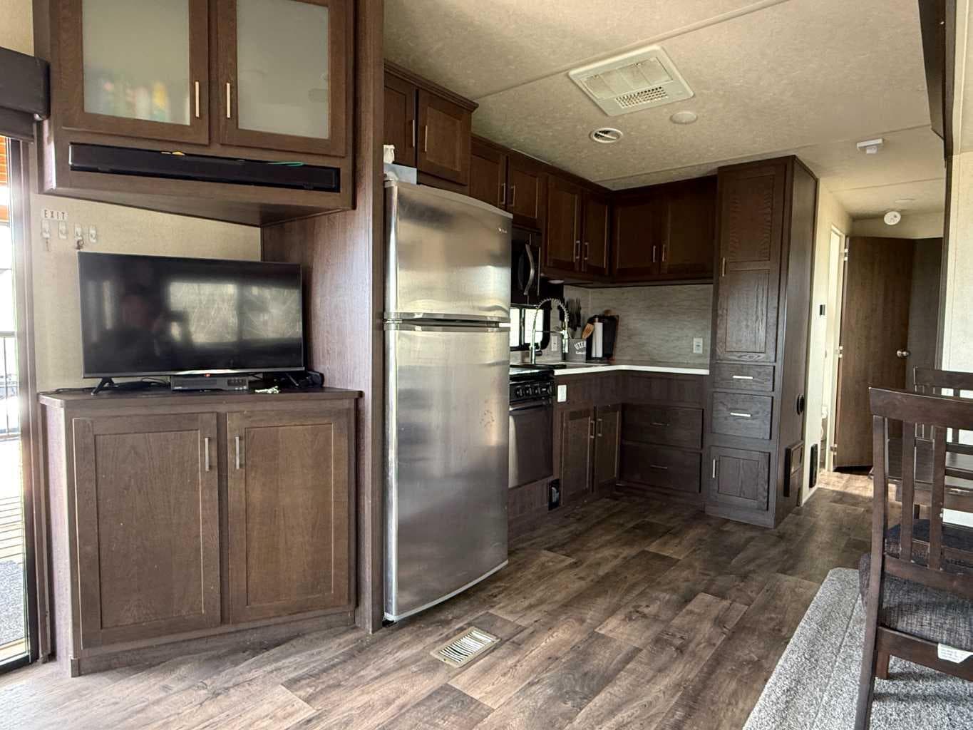 8 Travers Ridge Way — photo 5