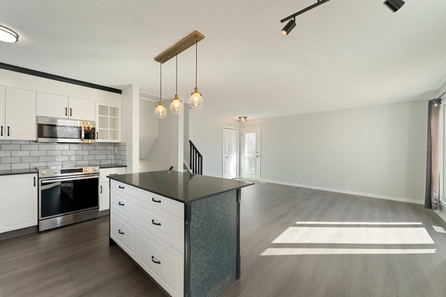6808 Rundlehorn Drive NE — photo 3