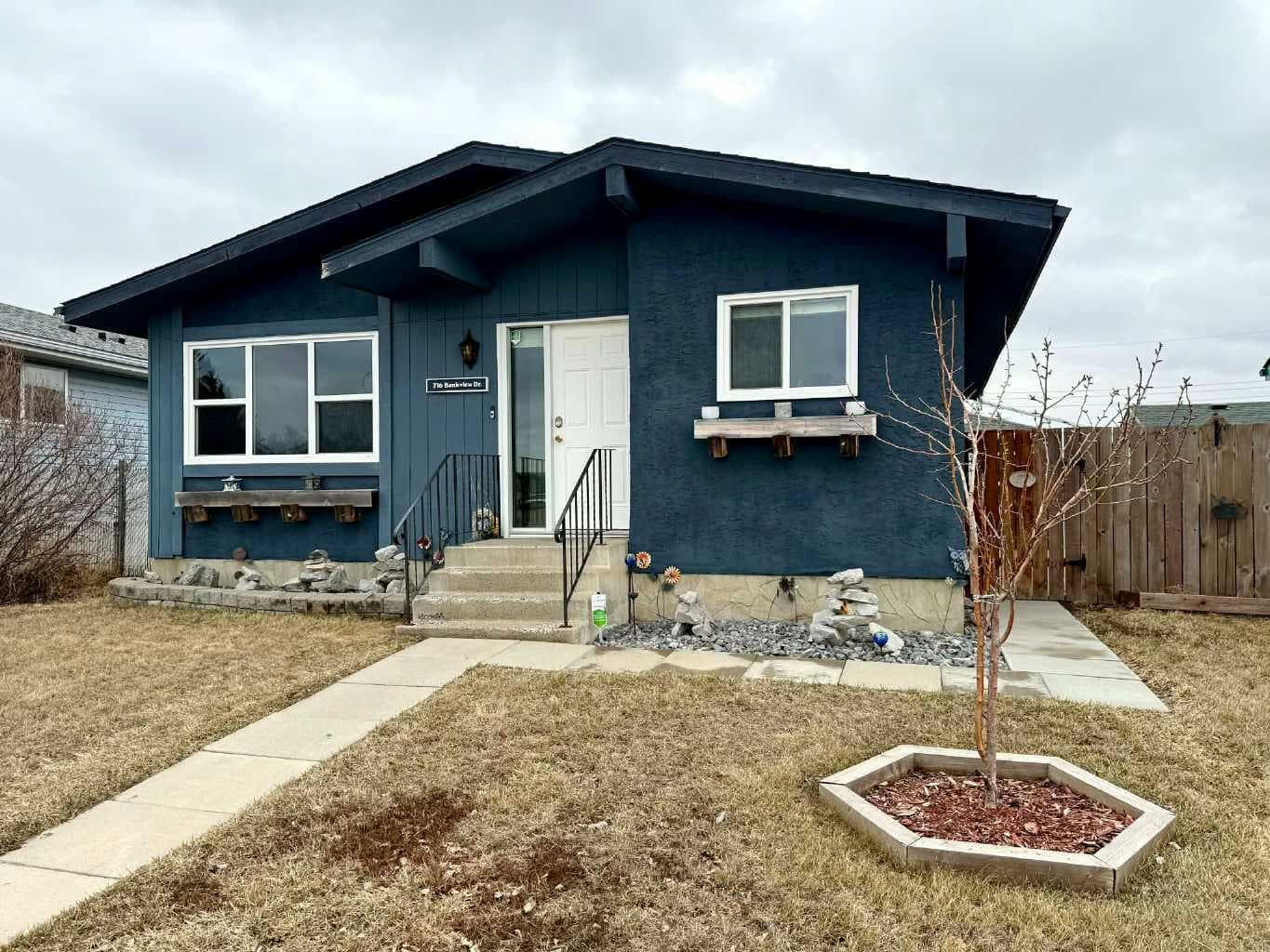 716 Bankview Drive — photo 1