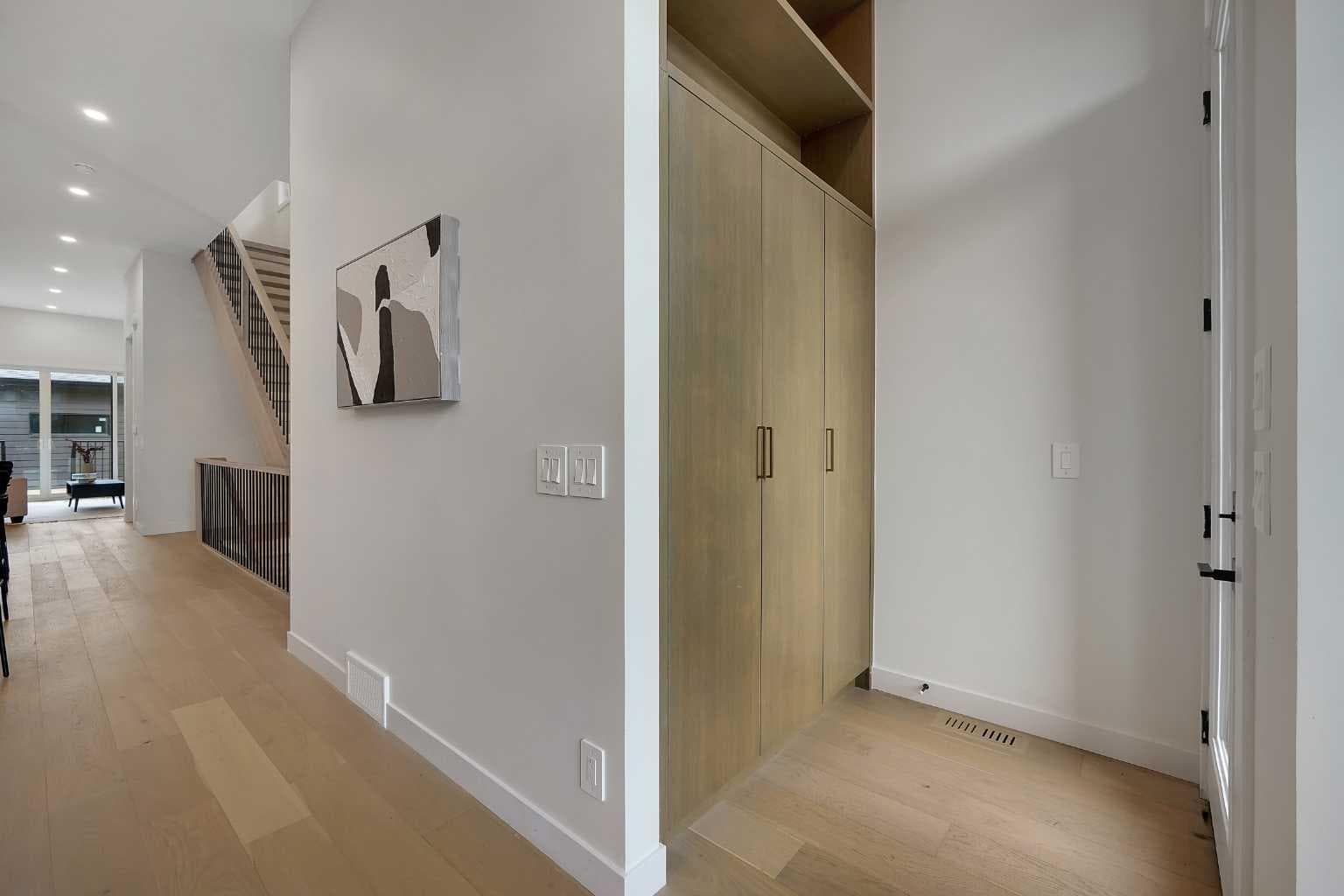 5018 21A Street SW — photo 3