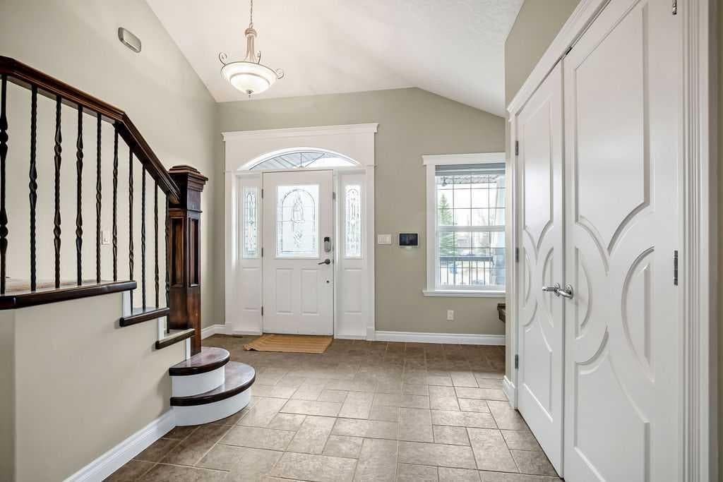 105 Lang Place — photo 4