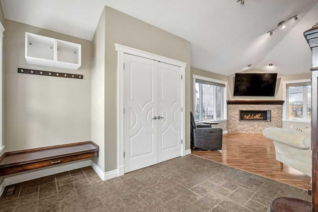 105 Lang Place — photo 5