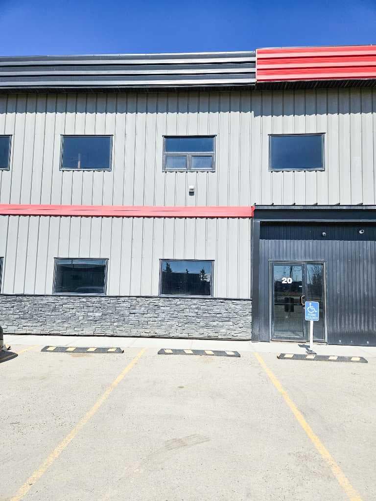 20, 34 Wrangler Place SE — photo 1