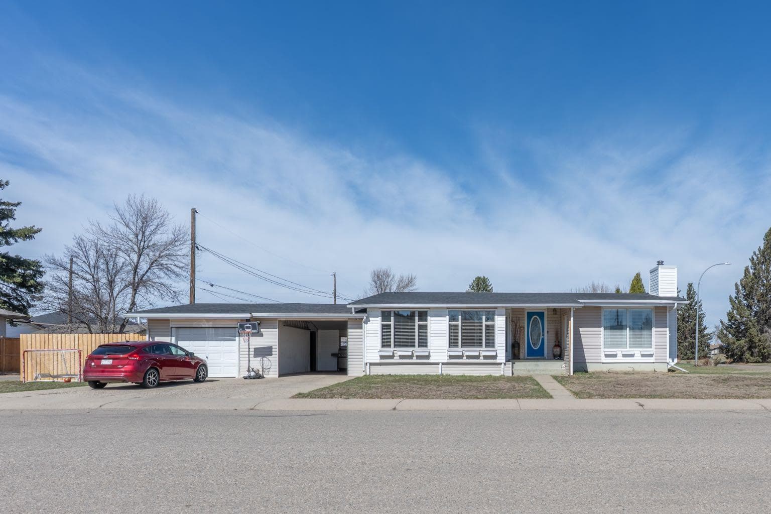 2898 Dunmore Road SE — photo 1