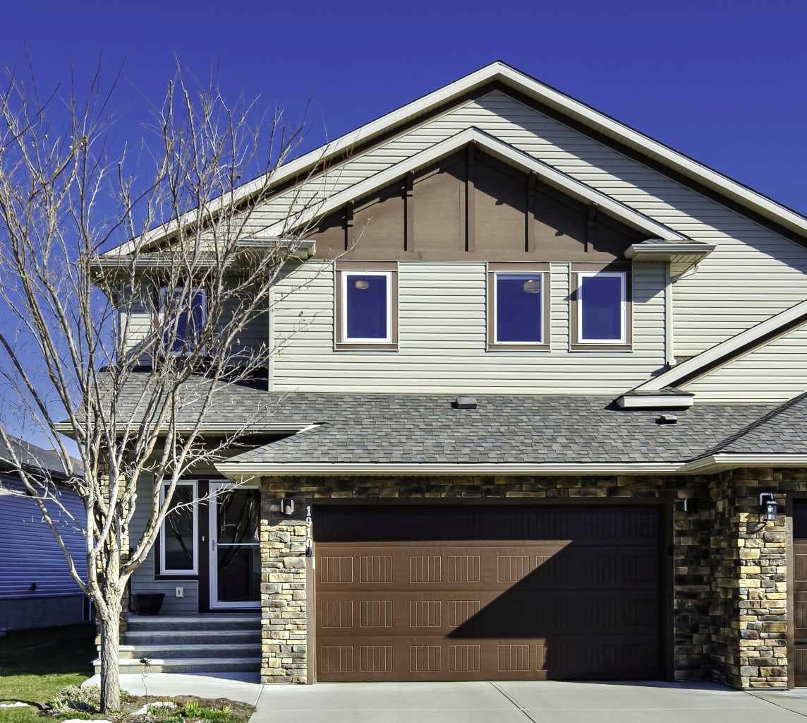 Semi Detached (Half Duplex) in Highwood Village