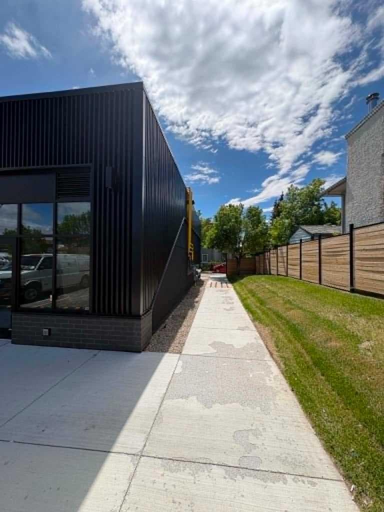 6815 26 Avenue NE — photo 4