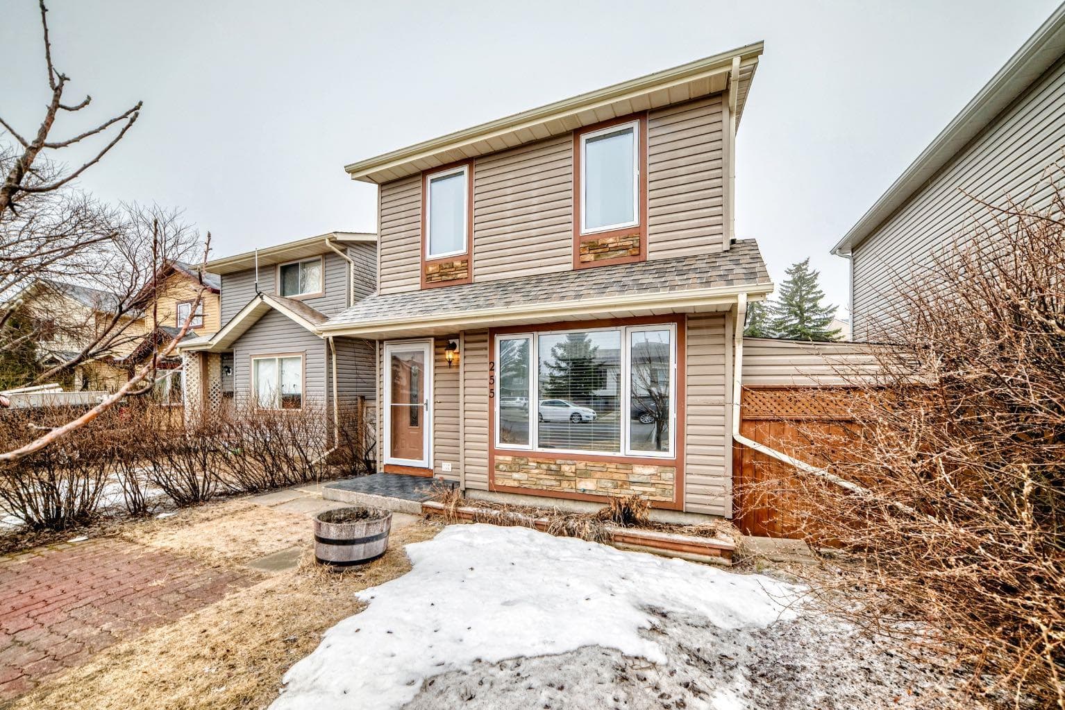 255 Falshire Way NE — photo 1