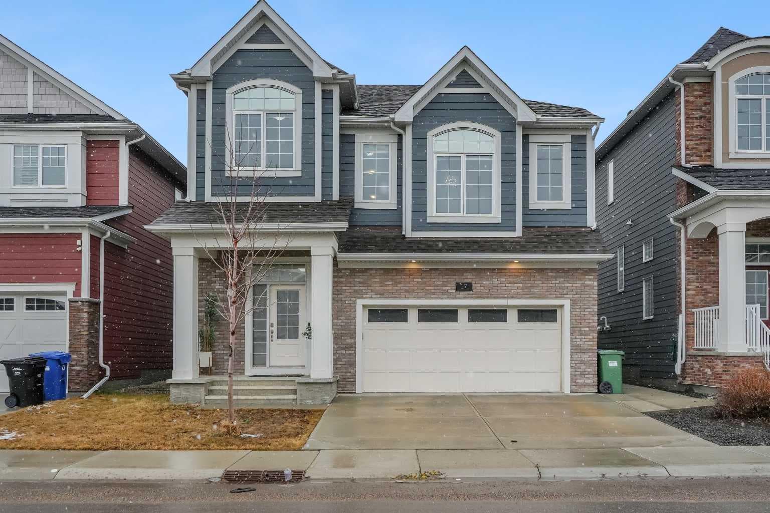 17 Yorkstone Way SW — photo 1