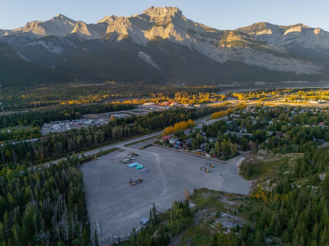 9 Yamnuska Place — photo 1