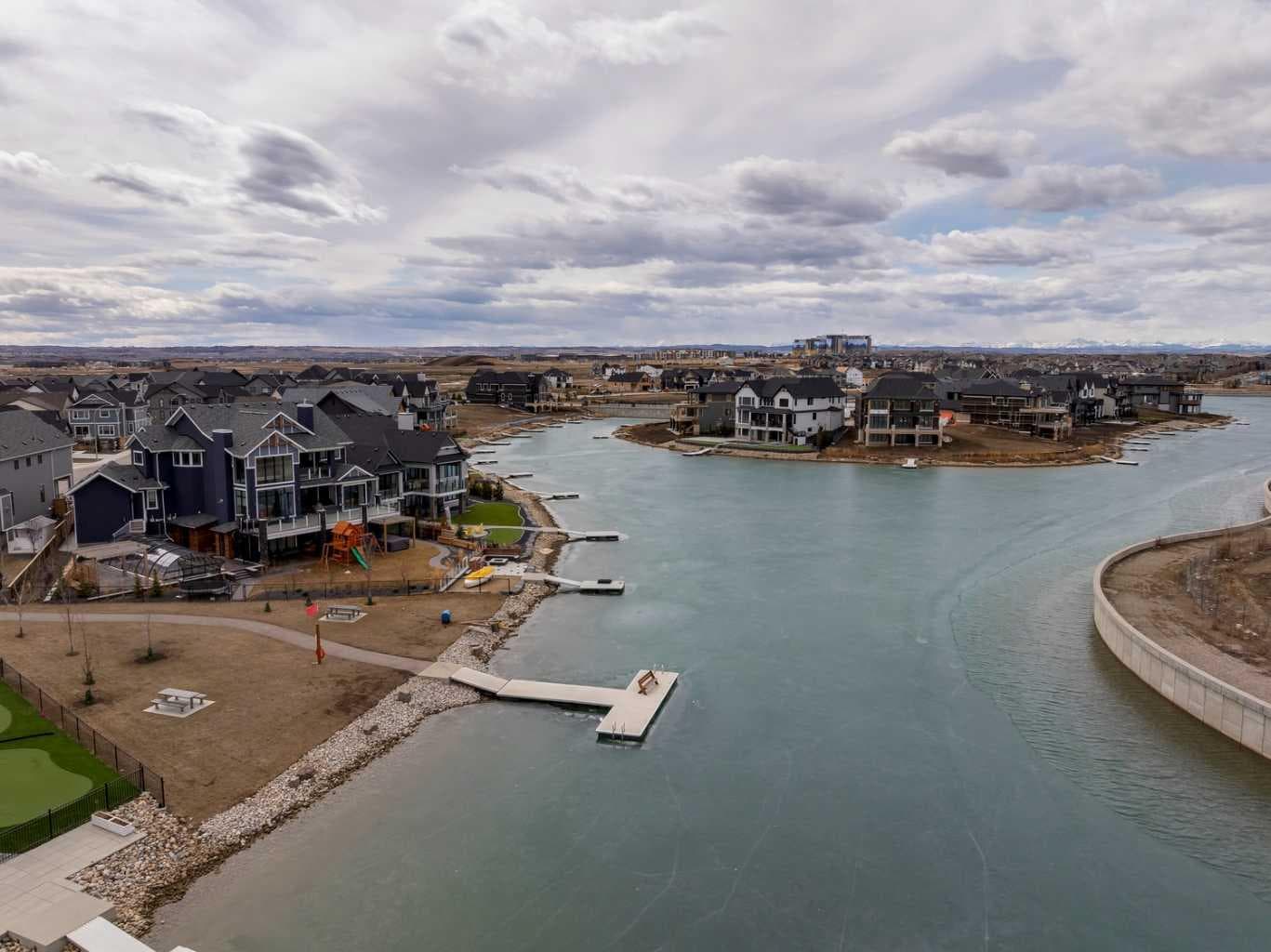 243 Marina Grove SE — photo 2
