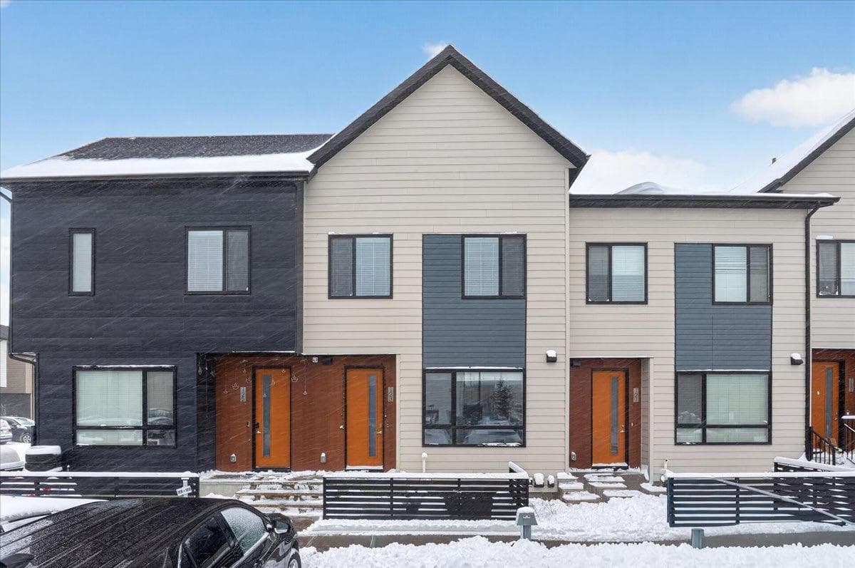 123 Redstone Crescent NE — photo 2