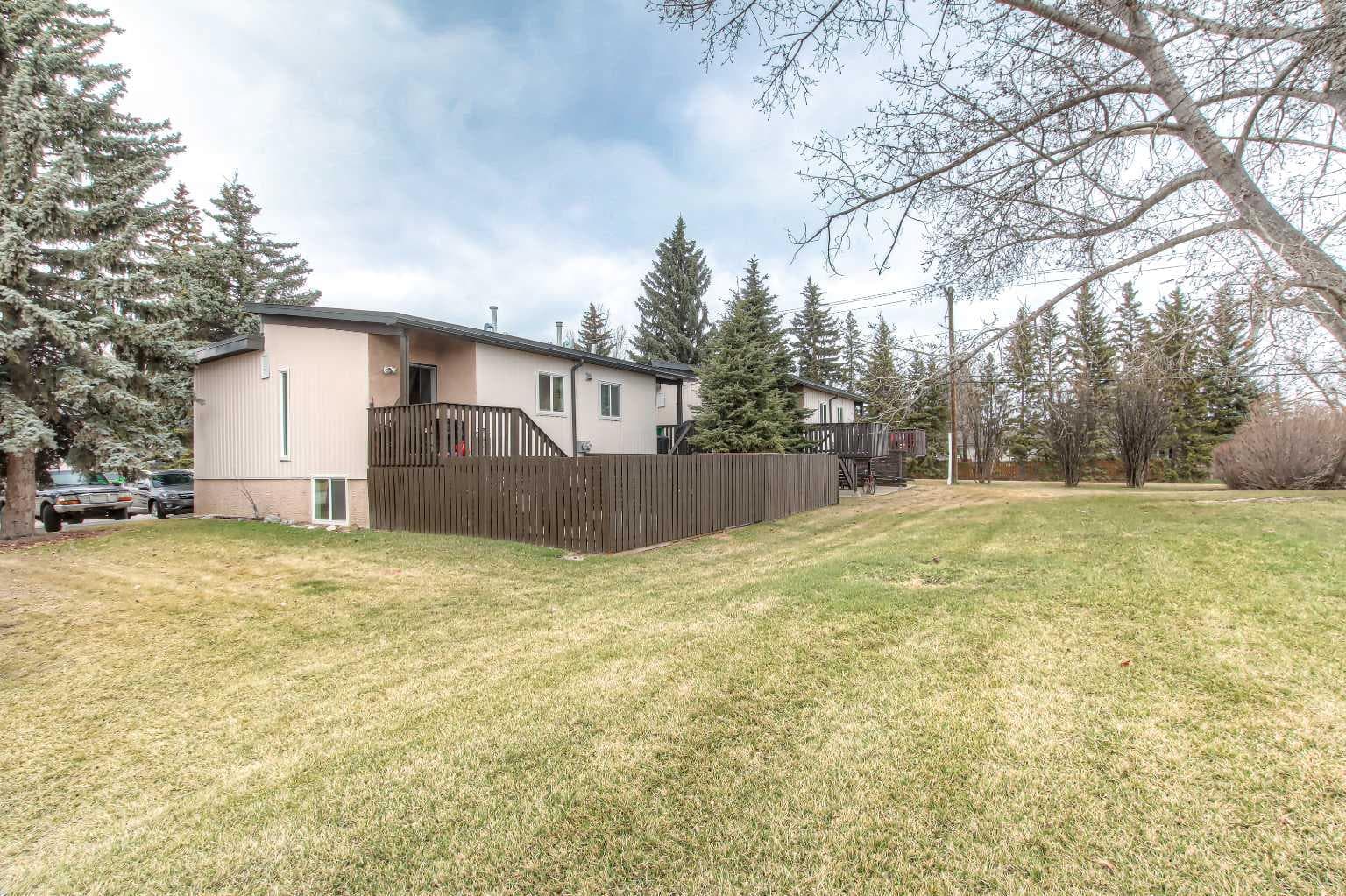 172 Oaktree Lane SW — photo 2
