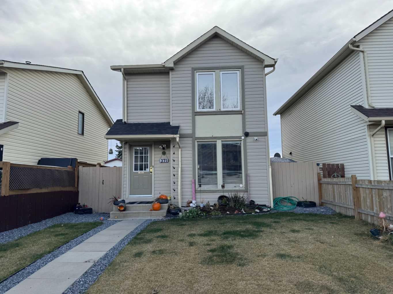 Detached in Falconridge